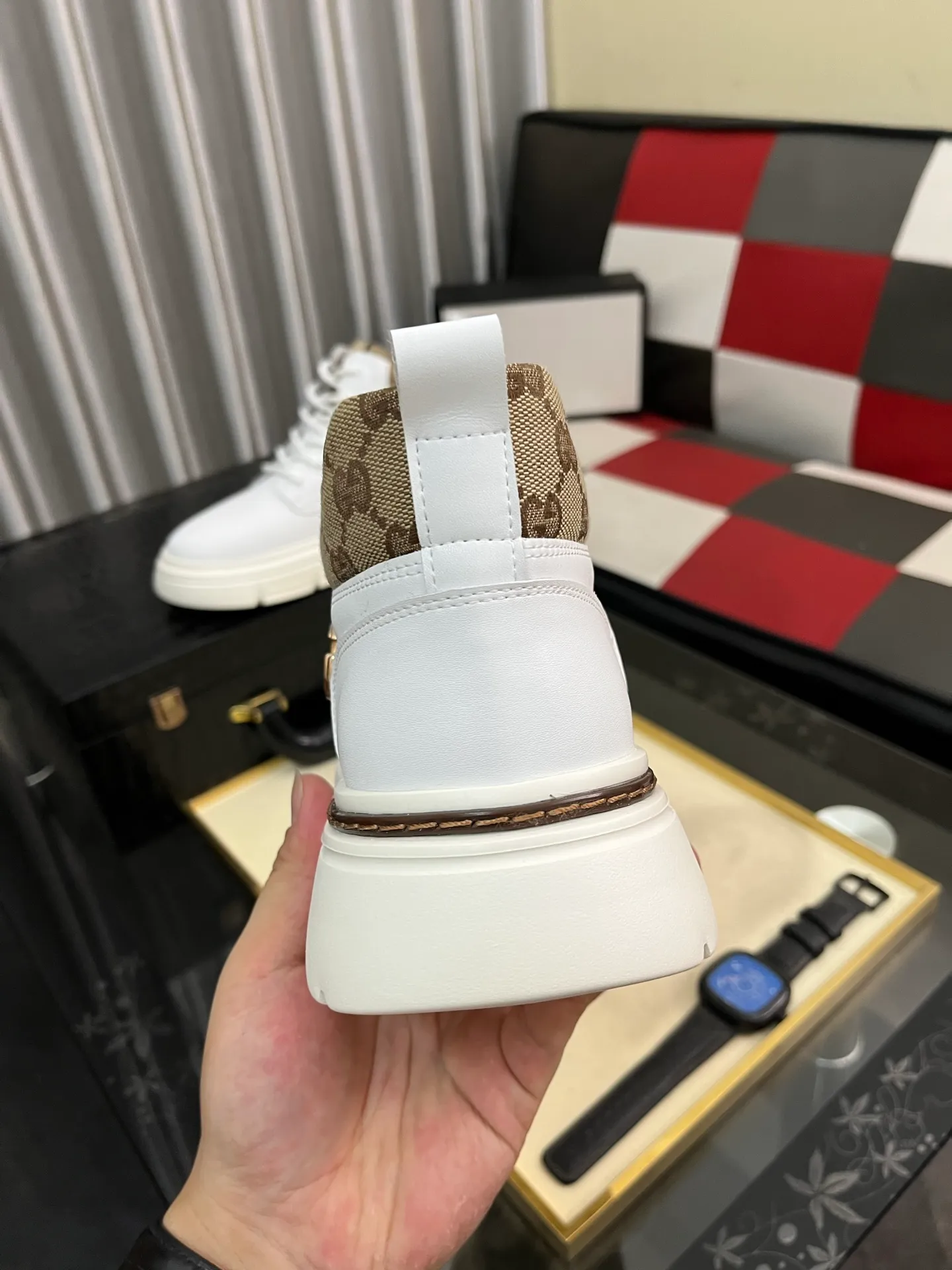 Men's shoes💰440⌚️⌚️[GUCCI] Gucci men's casual shoes are absolutely popular🔥The ultimate matching item for trendy men! The charm of super texture is irresistible, the main recommendation, the flower leather color is bright! The upper is made of high-quality cowhide + breathable fabric, sheepskin feet, wear-resistant rubber sole, noble and elegant! Extremely comfortable🎁🎁You can be as handsome as you want💪 38-442️⃣colors available